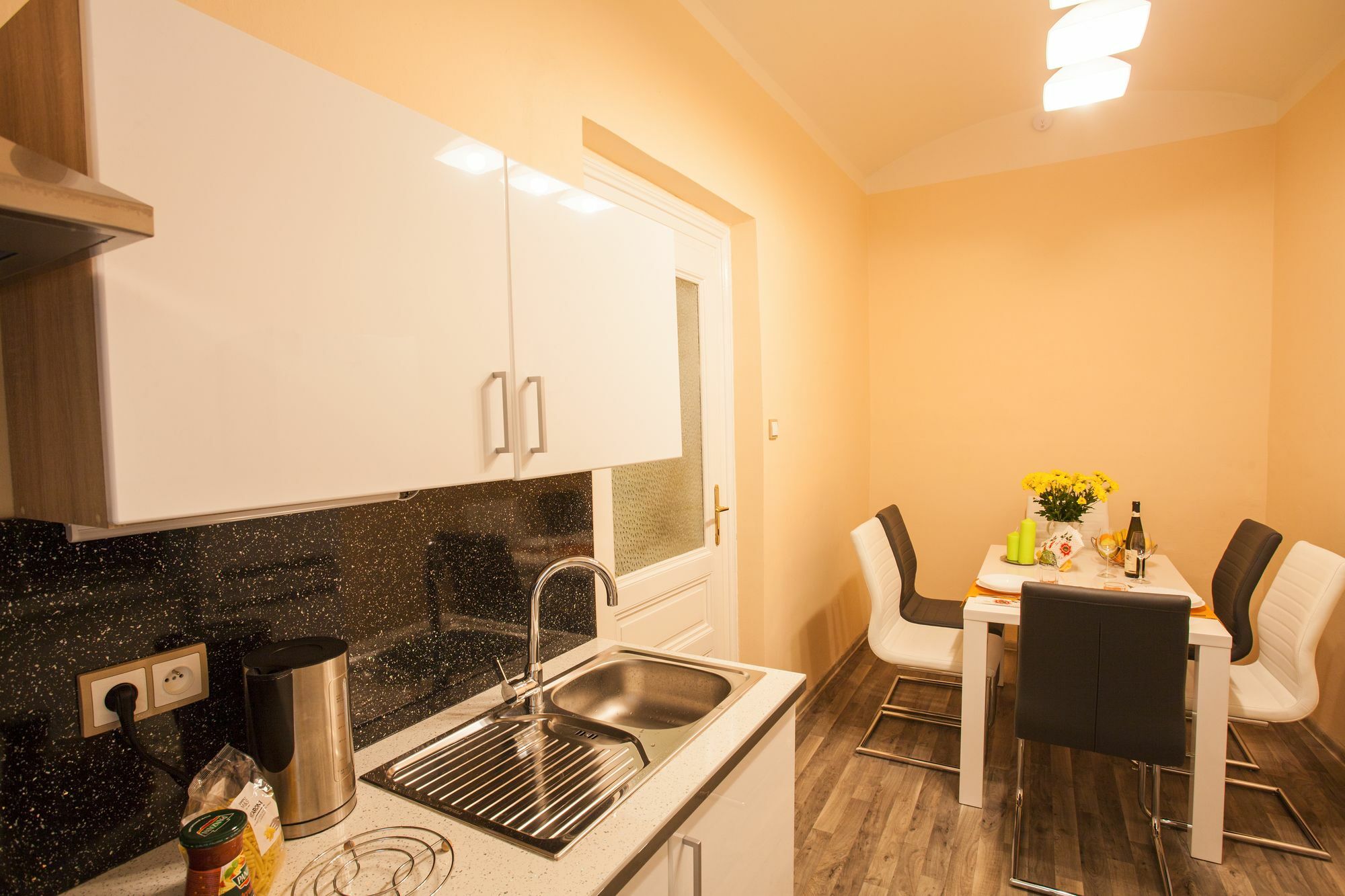 Vertigo Apartment Прага Екстер'єр фото